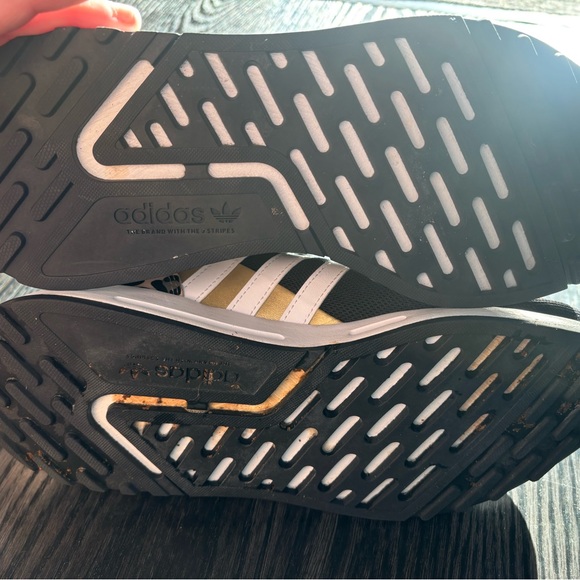 Black and gold cheetah print adidas shoes size 7.5 - Picture 3 of 6